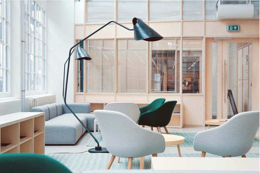 Ambiente con muebles contemporáneos